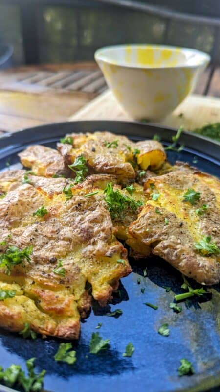smashed potatoes mit tzaziki