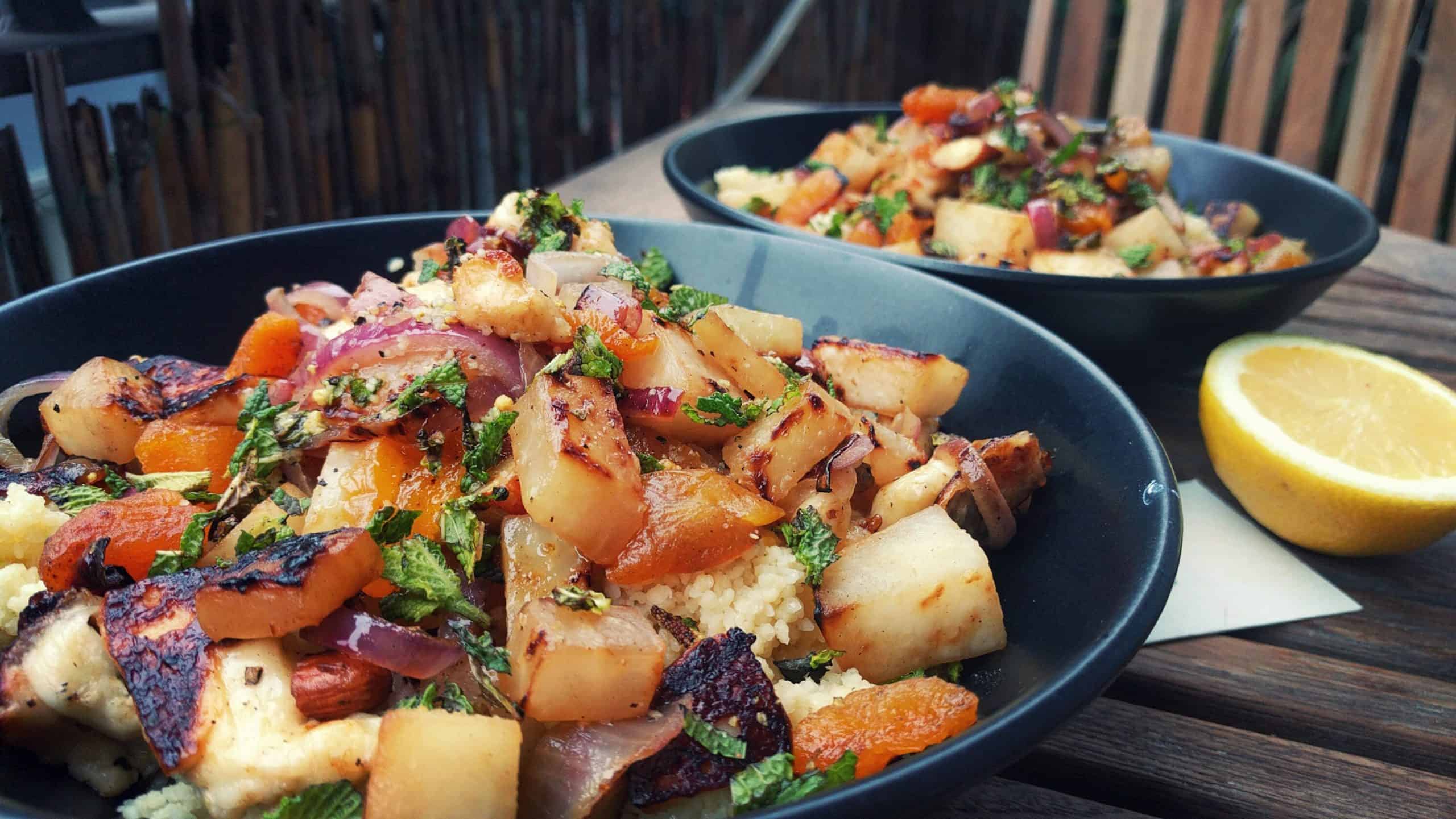 Arabische Couscous-Pfanne mit Kohlrabi, Halloumikäse und frischer Minze ...