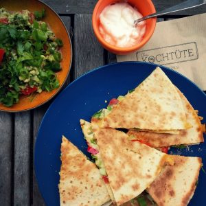 Weltbeste Quesadilla mit Guacamole und Sour Cream