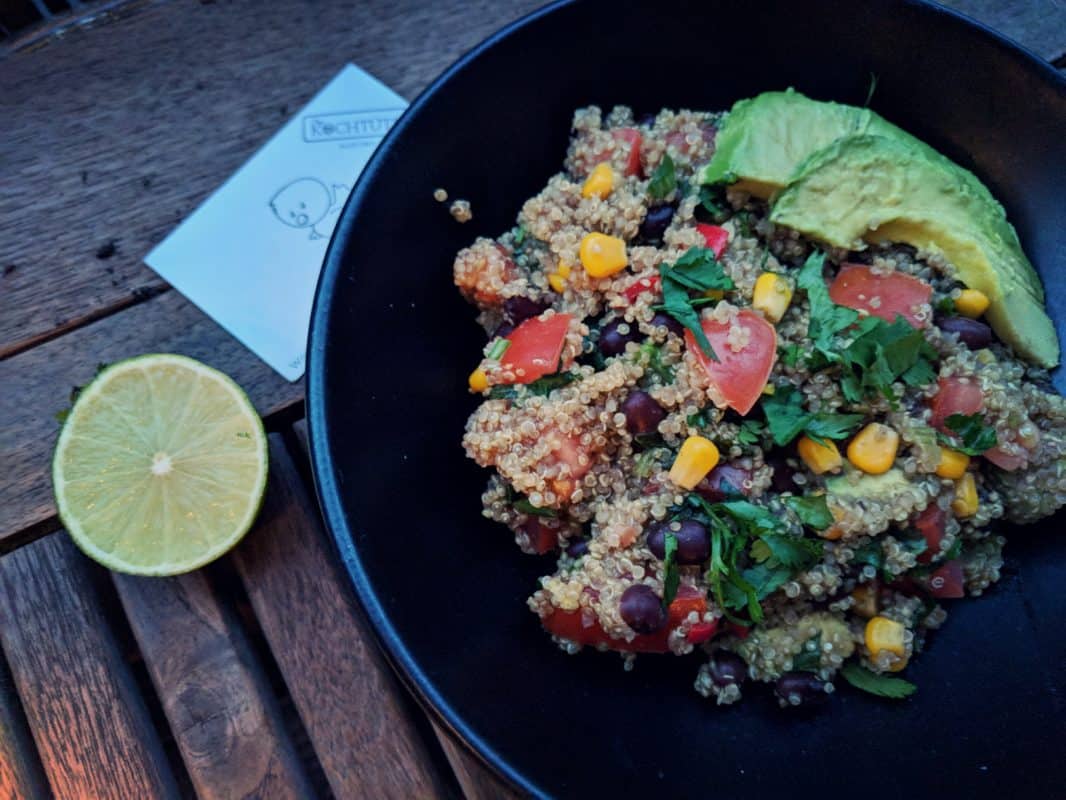 Mexikanische Quinoa-Pfanne mit Avocado und Schwarzen Bohnen | Chris ...