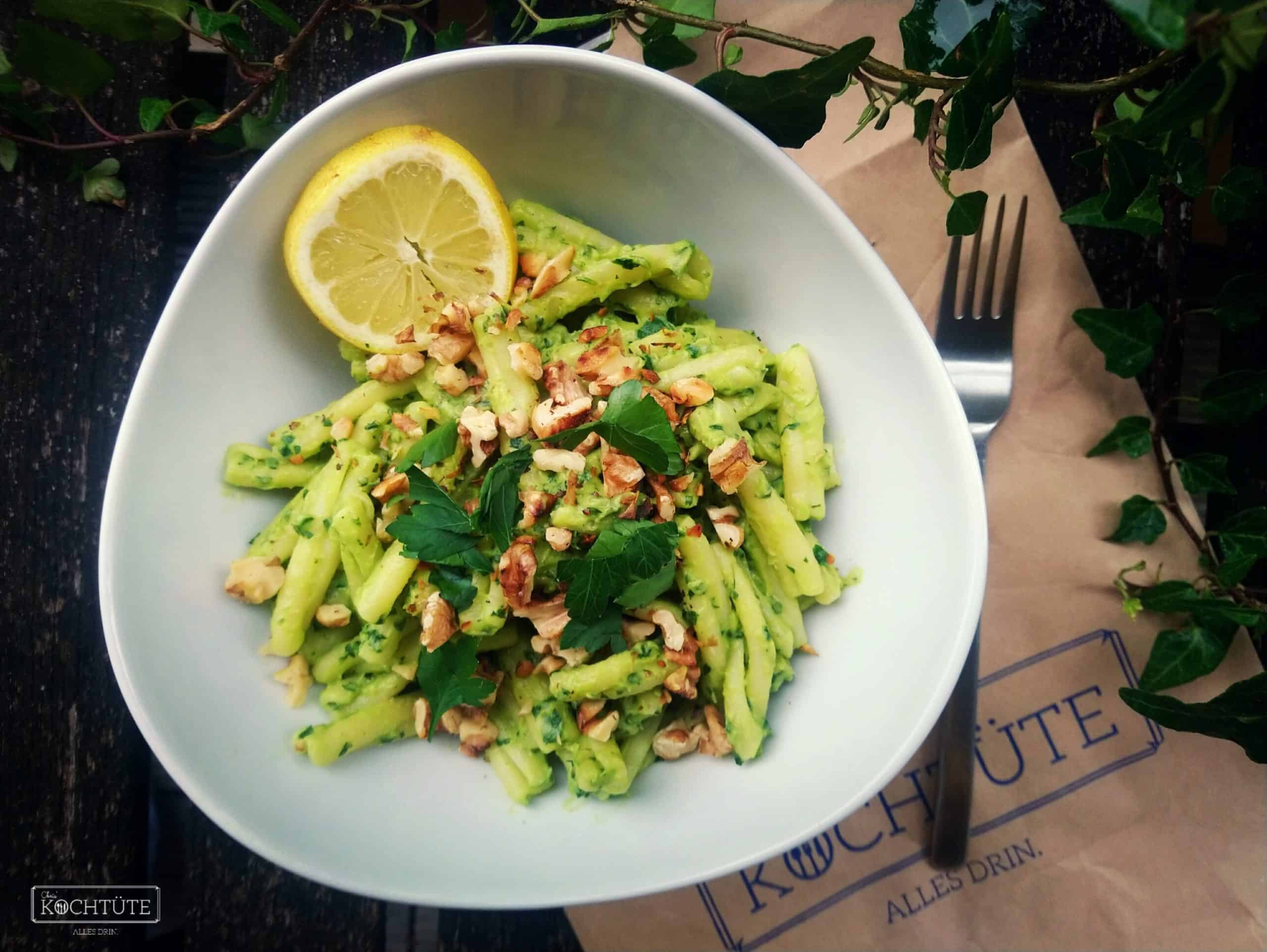 Avocado-Pasta mit angerösteten Walnüssen | Chris&amp;#39; Kochtüte - Feierabend ...