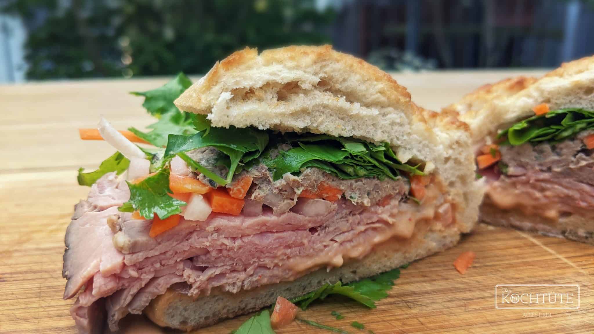 Vietnamesisches Banh Mi Sandwich mit Roastbeef, Hoisin-Soße und Rettich ...