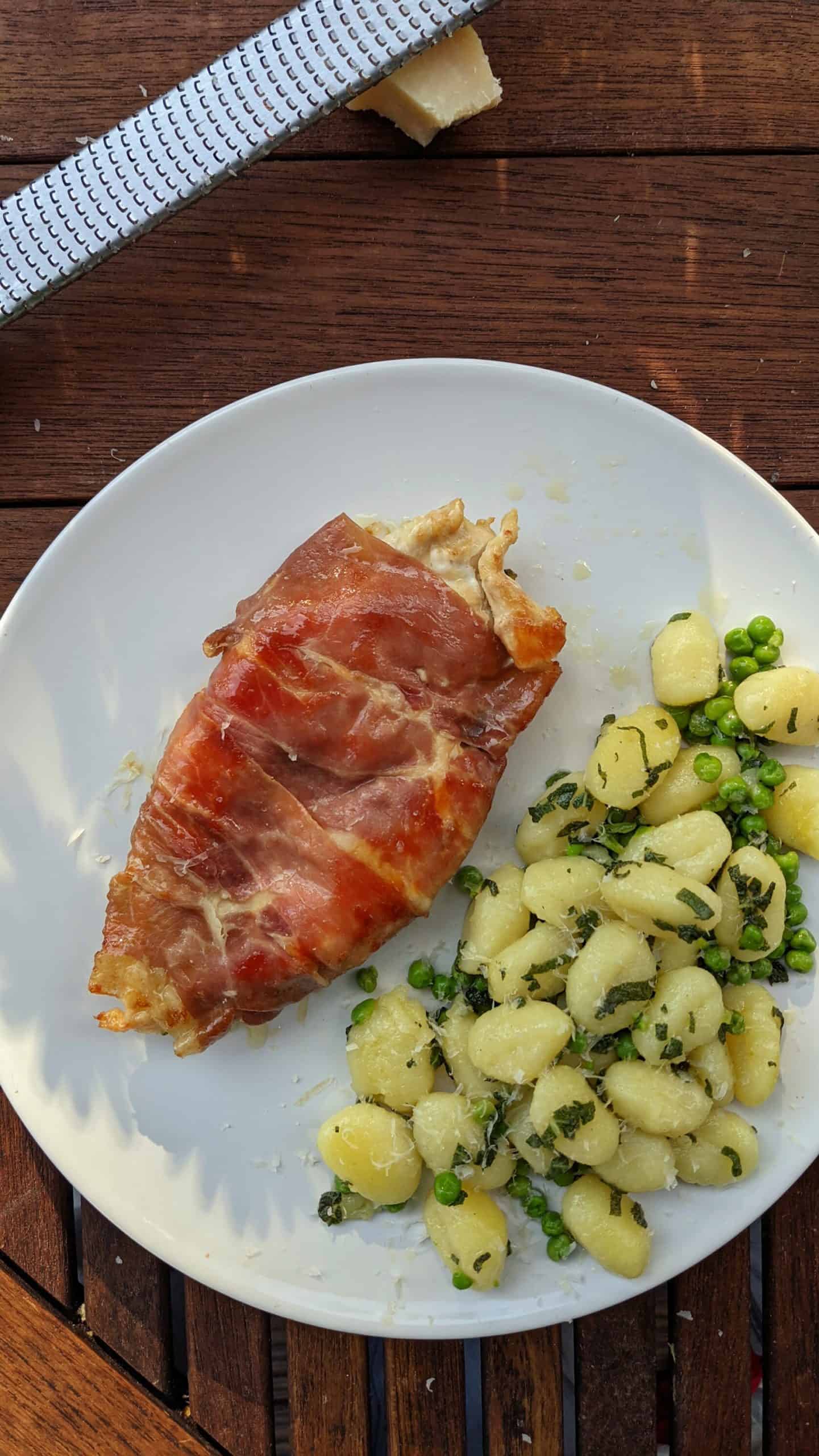 Hühnchen Saltimbocca mit Parmaschinken an Salbei-Gnocchis | Chris ...