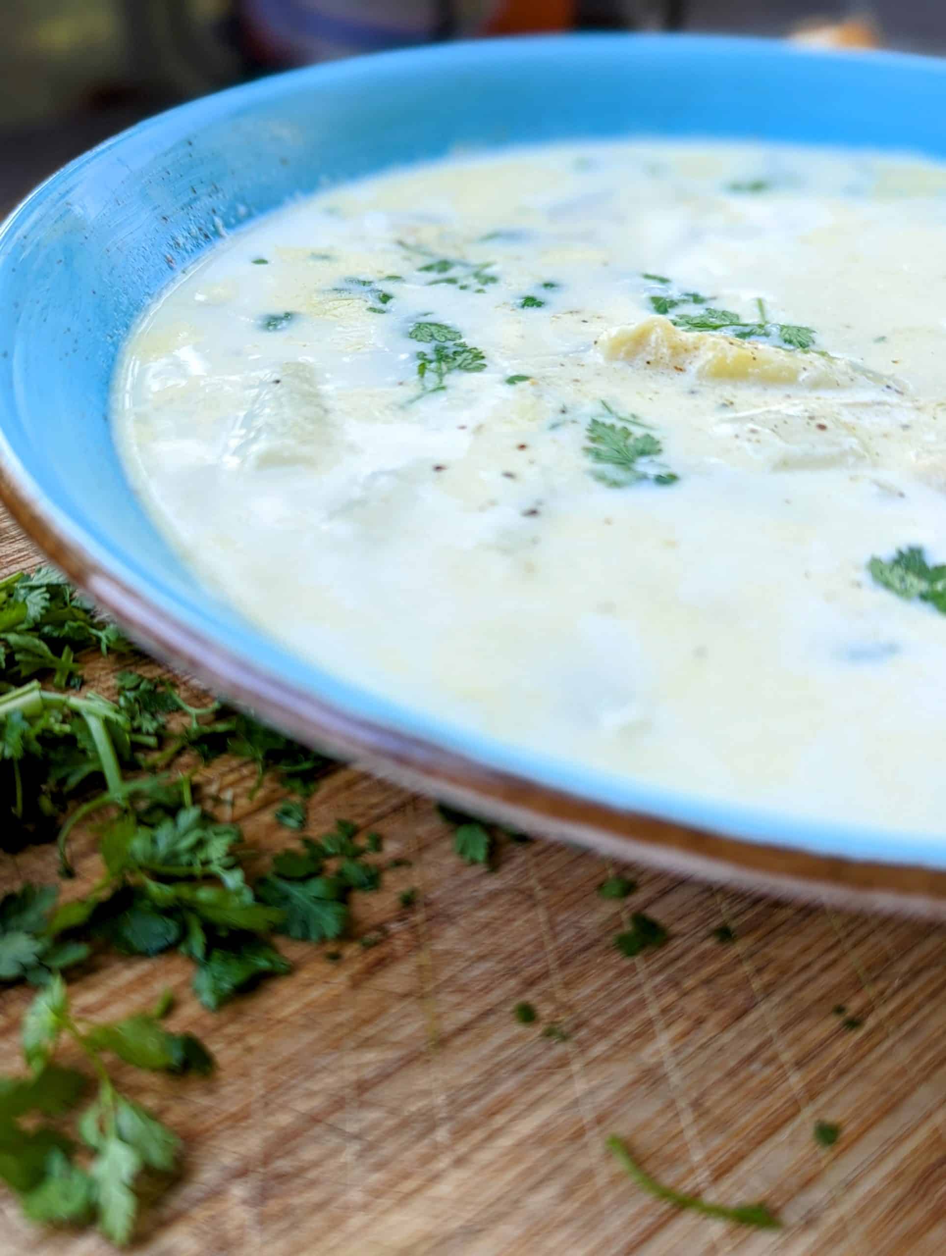 Klassische Spargelcremesuppe mit Kerbel und Knobi-Baguette | Chris ...