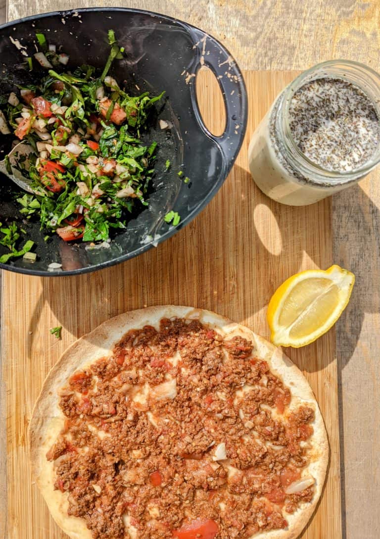 Lahmacun - Arabisches Fladenbrot mit Bio-Rinderhack bzw. SOJA-Hack ... Lahmacun - Arabisches Fladenbrot mit Bio-Rinderhack bzw. SOJA-Hack ...