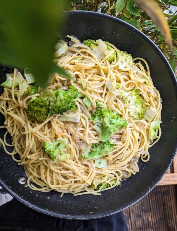 spaghetti sardellen zwiebeln